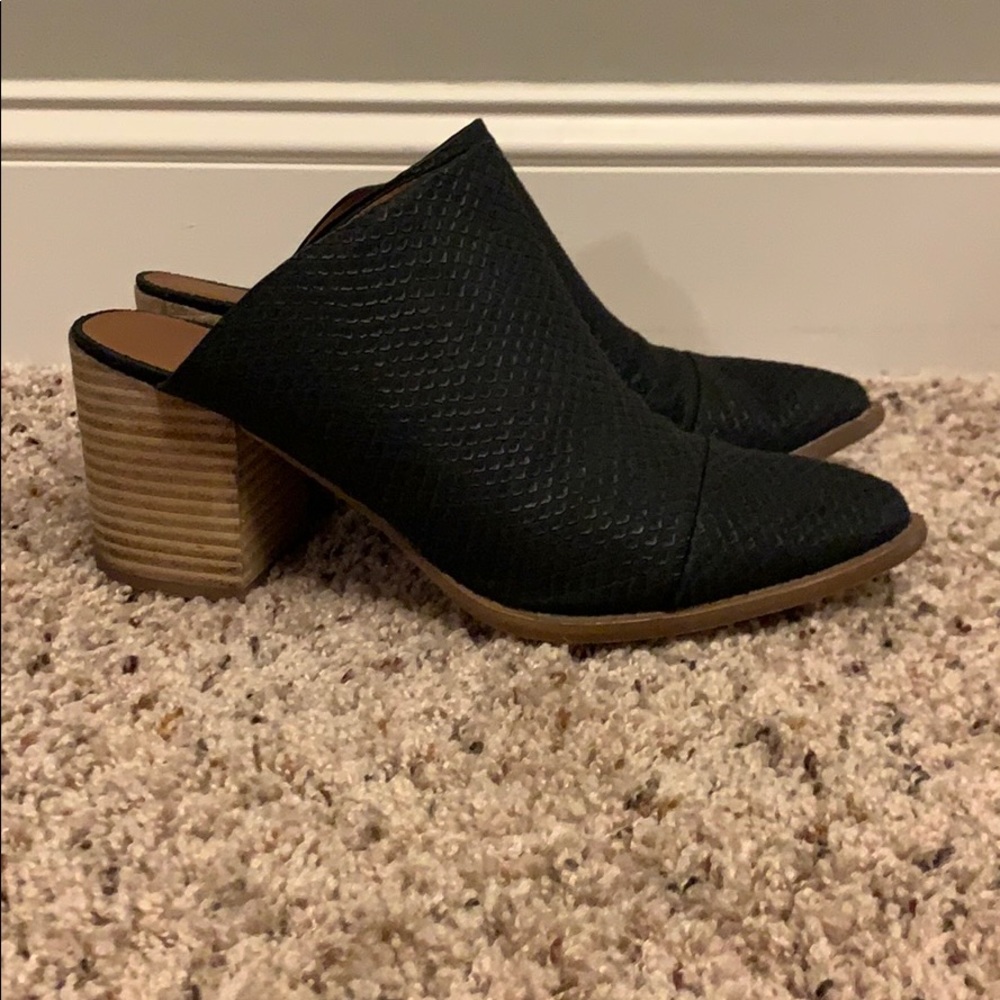 Report Black Snake Print Mules